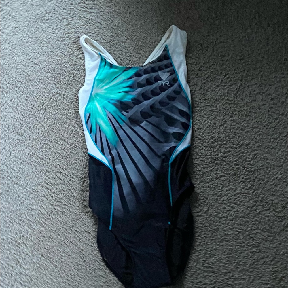 Swimsuit with underneath padding